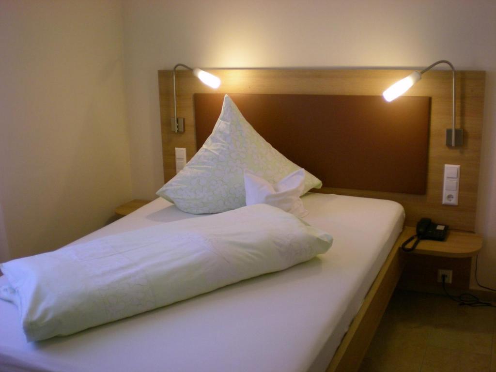 Hotel Goldener Loewe Günzburg Стая снимка
